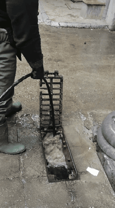 Comment déboucher une canalisation ?